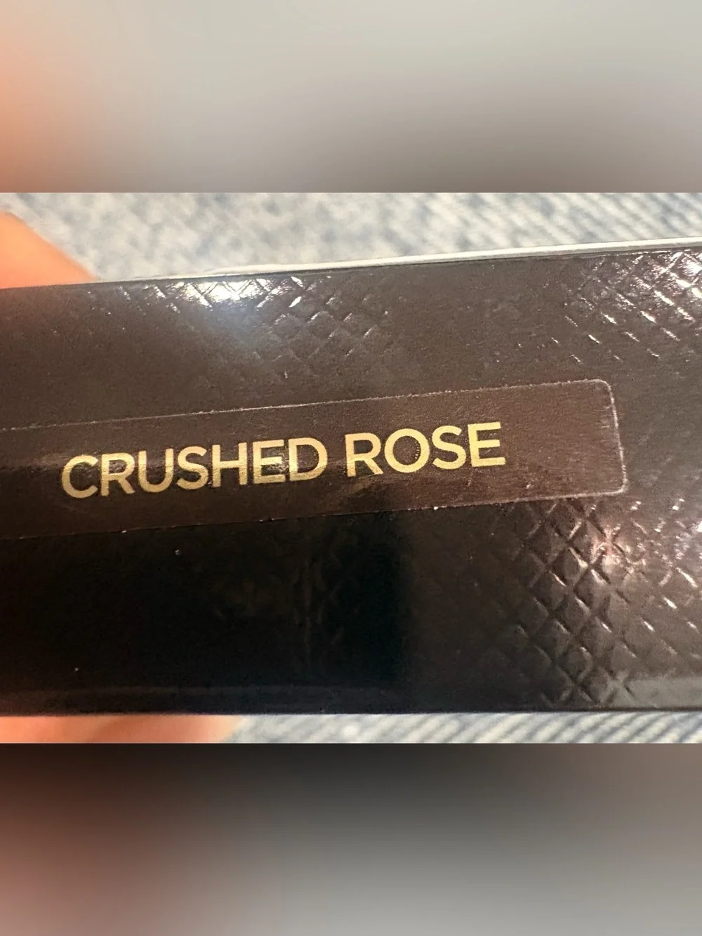 An instant flush of sensual warmth to enhance the face's dimension. Buildable an